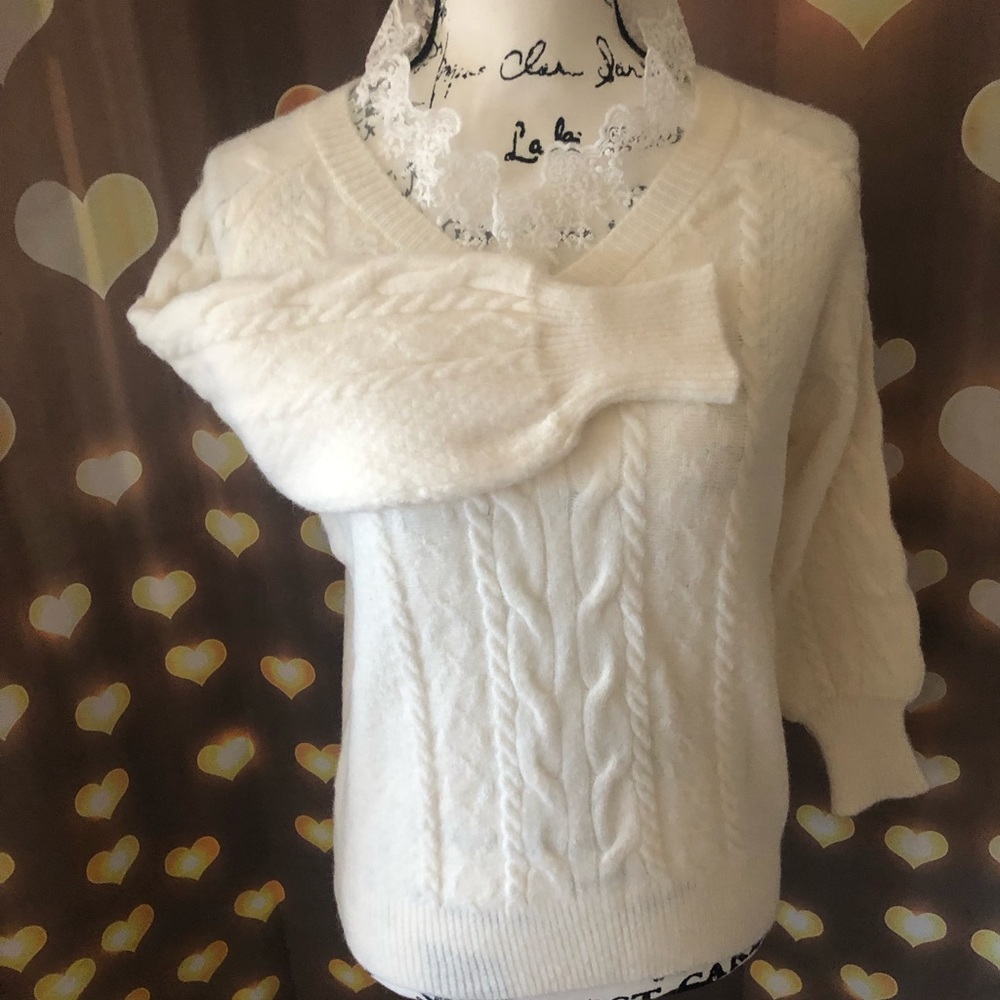 Floral Lace sweater cable knit creamy white long sleeve - Picture 2 of 5